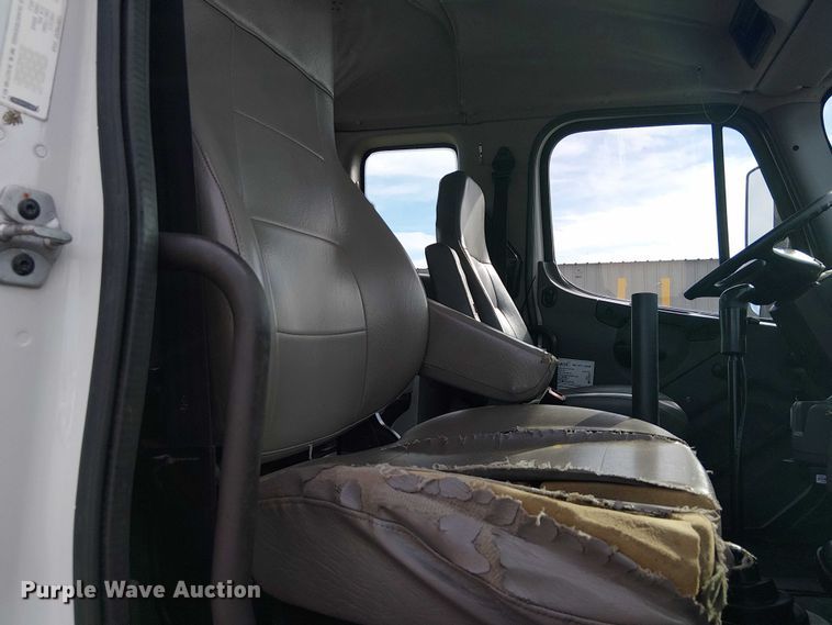 image for item EG1682 2014 Freightliner 108SD utility / service truck