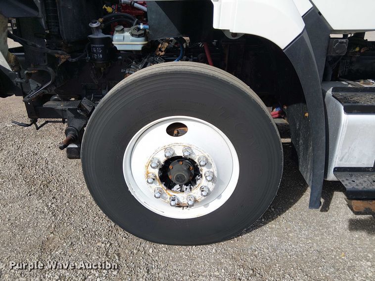 image for item EG1682 2014 Freightliner 108SD utility / service truck