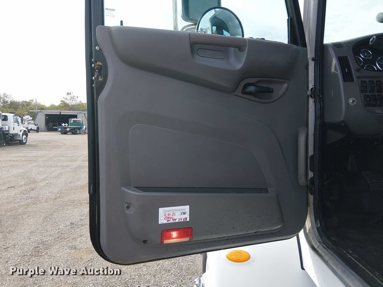 image for item EG1683 2013 Peterbilt 337  oilfield acidizing pump truck