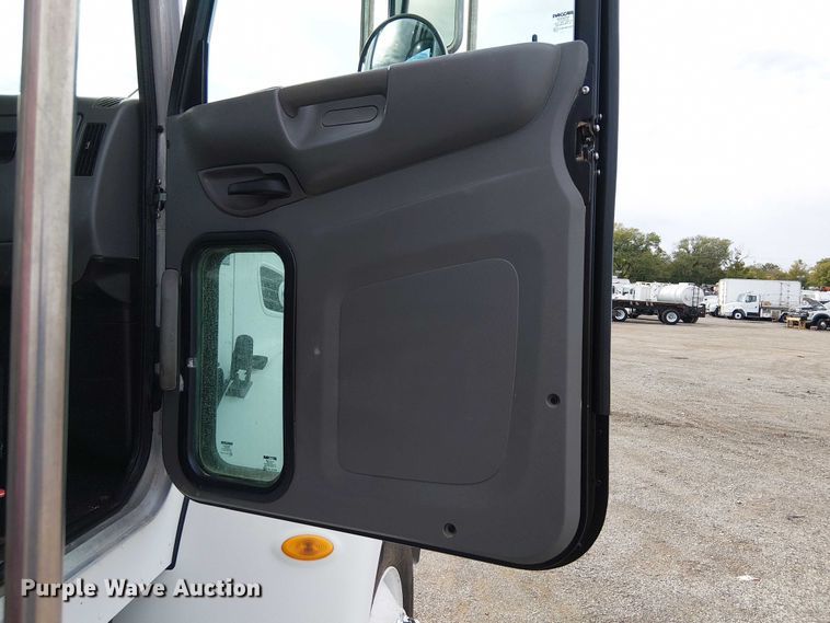 image for item EG1683 2013 Peterbilt 337  oilfield acidizing pump truck