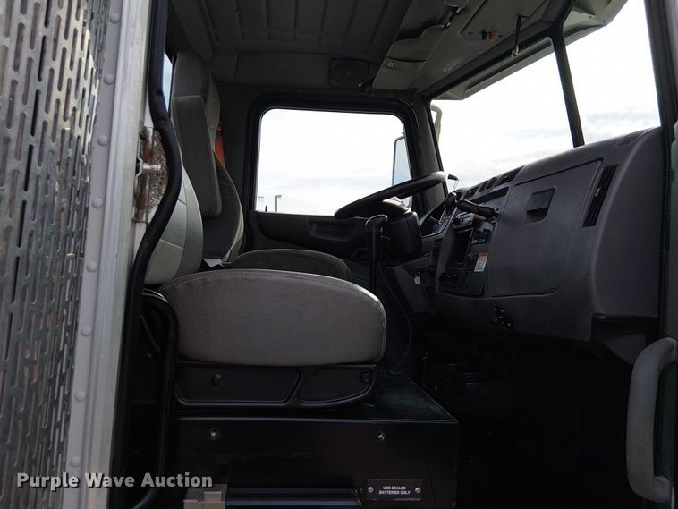 image for item EG1683 2013 Peterbilt 337  oilfield acidizing pump truck