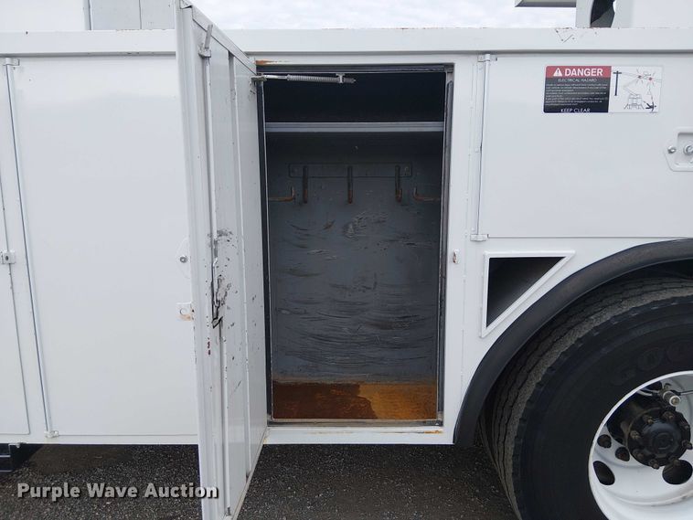 image for item EG1687 2004 Sterling Acterra bucket truck