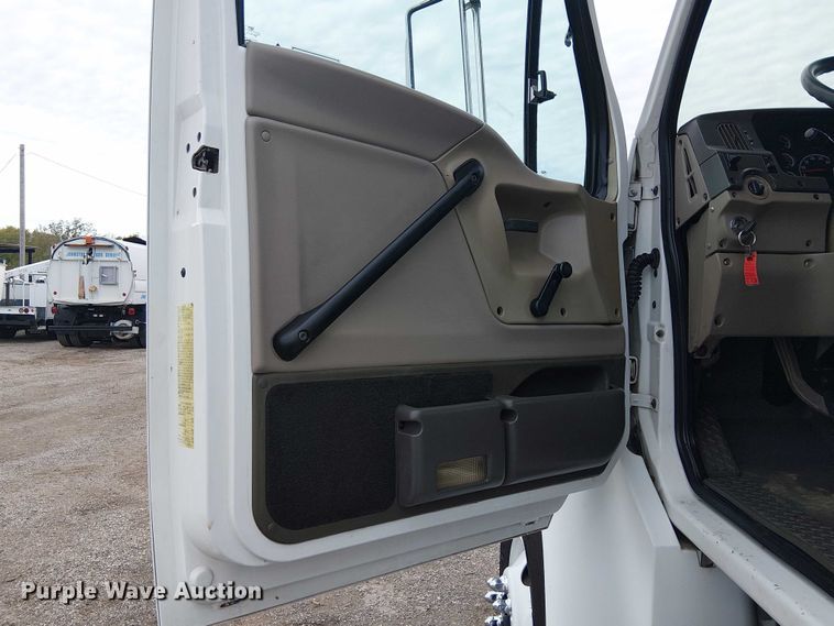 image for item EG1687 2004 Sterling Acterra bucket truck