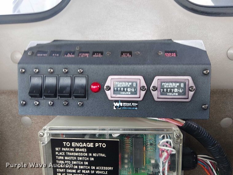 image for item EG1687 2004 Sterling Acterra bucket truck