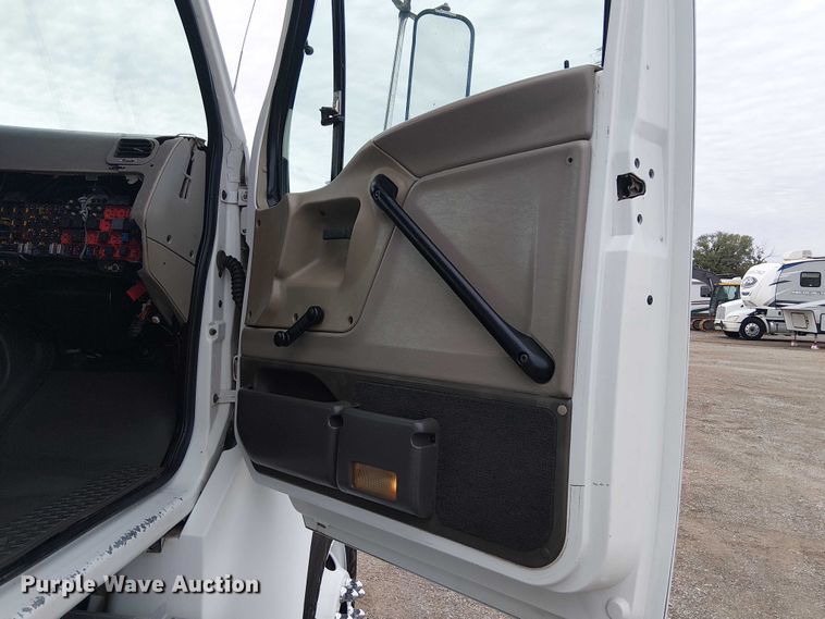 image for item EG1687 2004 Sterling Acterra bucket truck