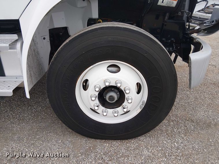 image for item EG1687 2004 Sterling Acterra bucket truck