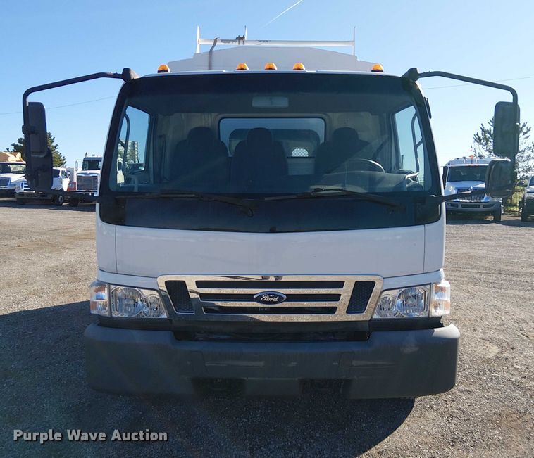 image for item EG1707 2007 Ford Low Cab Forward utility / service truck