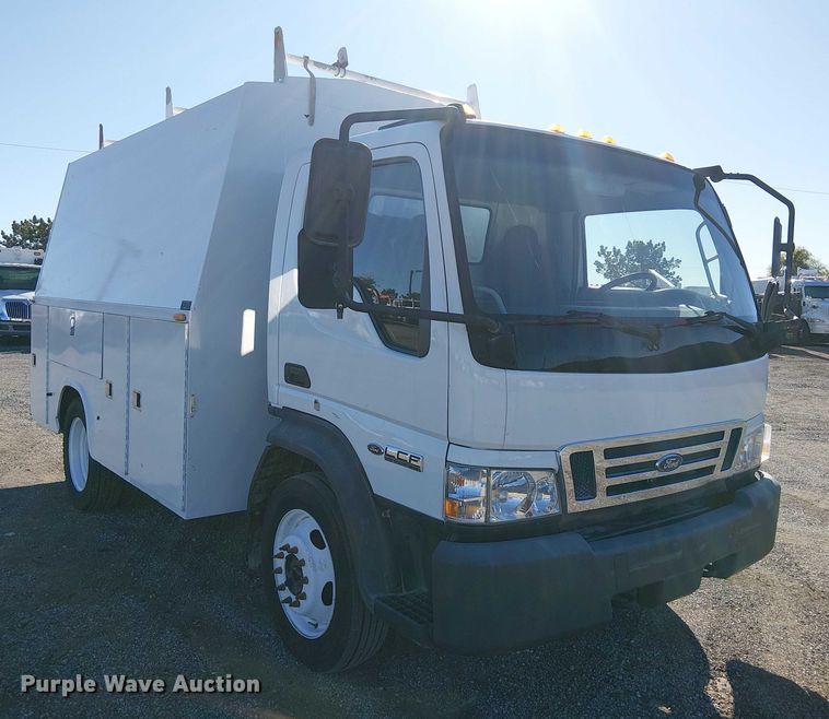image for item EG1707 2007 Ford Low Cab Forward utility / service truck