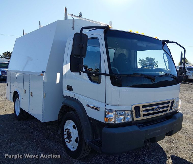 image for item EG1707 2007 Ford Low Cab Forward utility / service truck