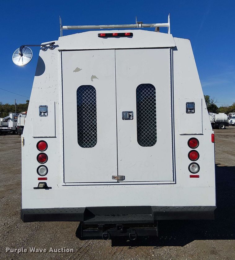 image for item EG1707 2007 Ford Low Cab Forward utility / service truck