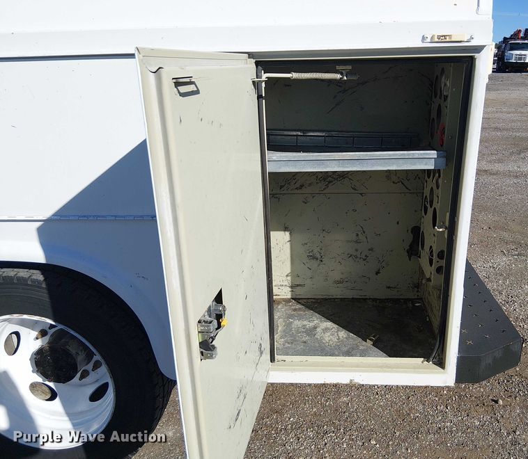 image for item EG1707 2007 Ford Low Cab Forward utility / service truck