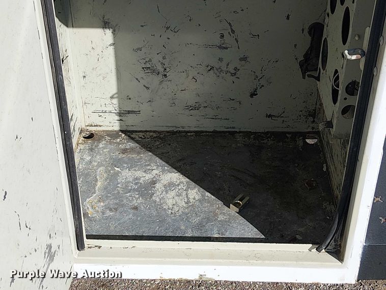 image for item EG1707 2007 Ford Low Cab Forward utility / service truck