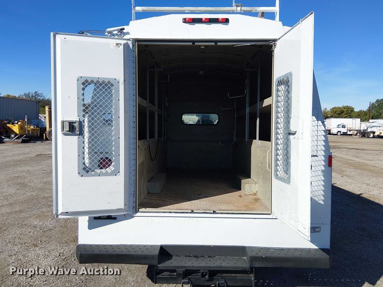 image for item EG1707 2007 Ford Low Cab Forward utility / service truck