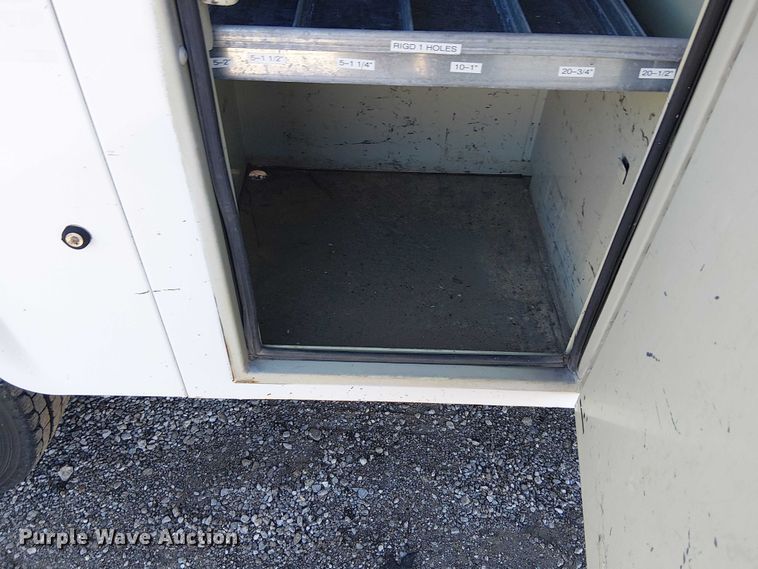 image for item EG1707 2007 Ford Low Cab Forward utility / service truck