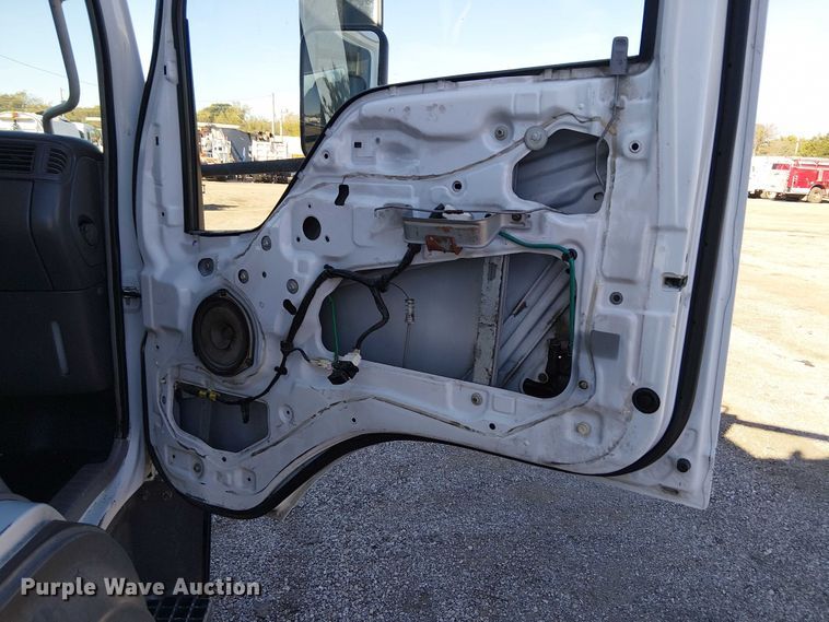 image for item EG1707 2007 Ford Low Cab Forward utility / service truck