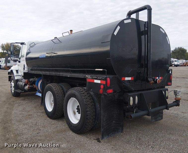 image for item EG1714 2007 International 7400 water truck
