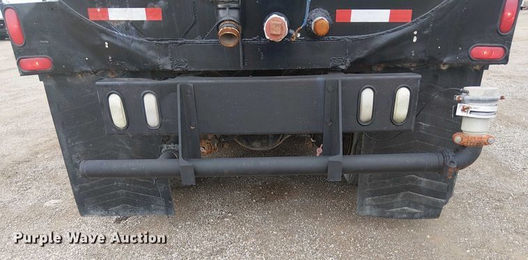 image for item EG1714 2007 International 7400 water truck