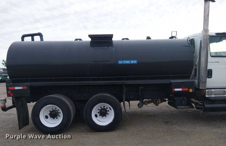image for item EG1714 2007 International 7400 water truck