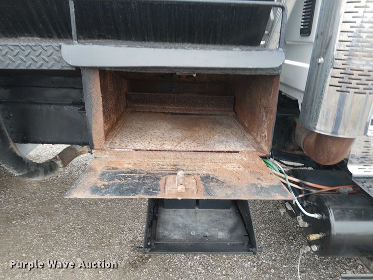 image for item EG1714 2007 International 7400 water truck