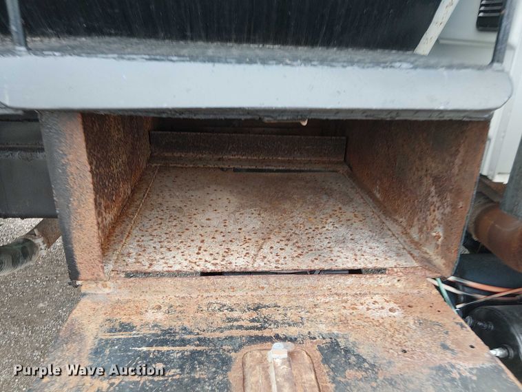 image for item EG1714 2007 International 7400 water truck