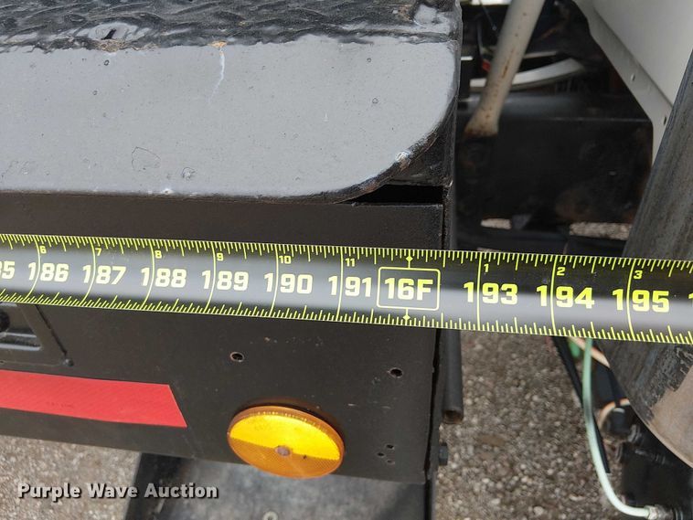 image for item EG1714 2007 International 7400 water truck