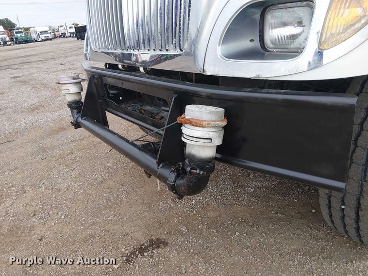 image for item EG1714 2007 International 7400 water truck