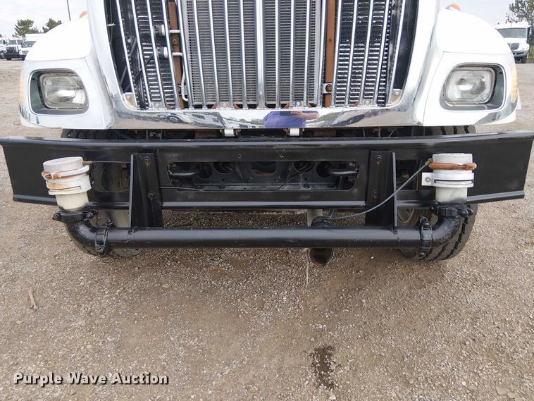 image for item EG1714 2007 International 7400 water truck