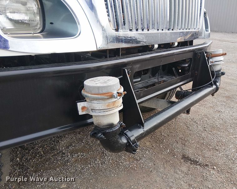 image for item EG1714 2007 International 7400 water truck