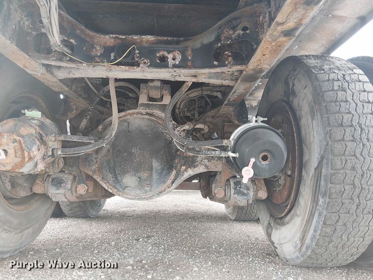 image for item EG1714 2007 International 7400 water truck