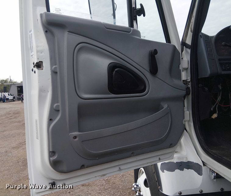 image for item EG1714 2007 International 7400 water truck