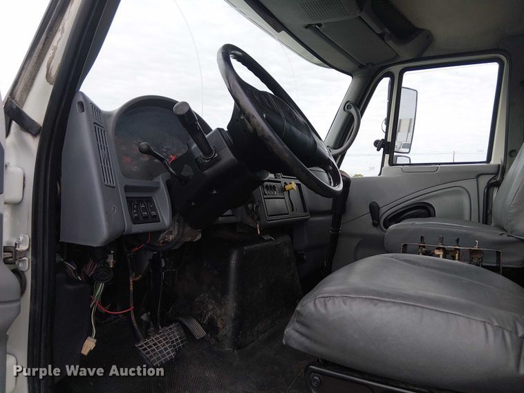 image for item EG1714 2007 International 7400 water truck