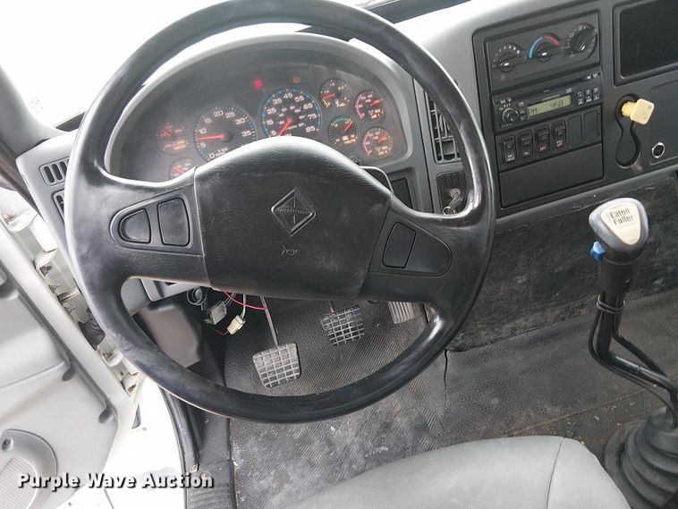 image for item EG1714 2007 International 7400 water truck