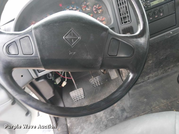 image for item EG1714 2007 International 7400 water truck