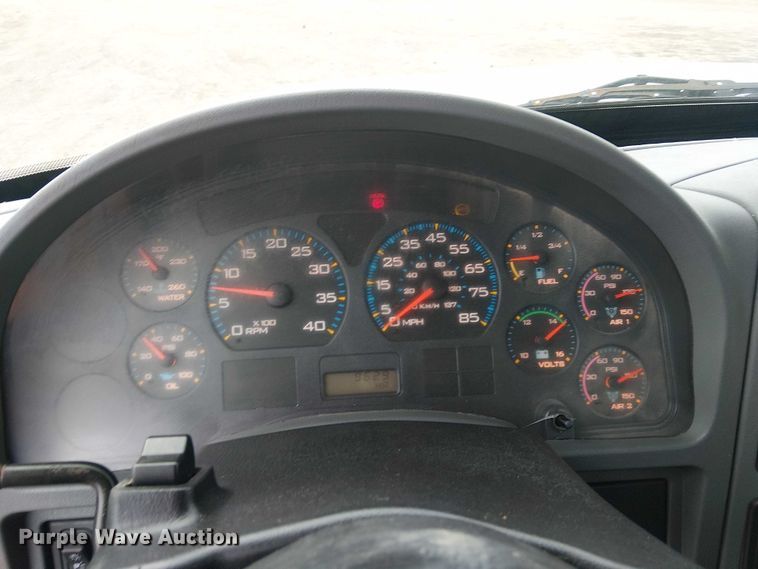 image for item EG1714 2007 International 7400 water truck