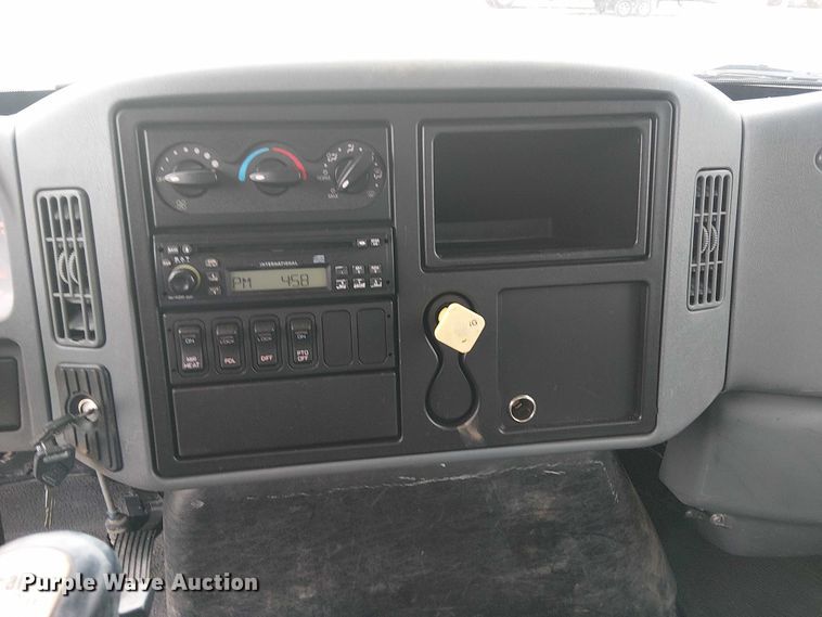 image for item EG1714 2007 International 7400 water truck