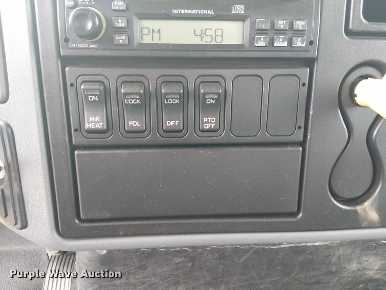 image for item EG1714 2007 International 7400 water truck