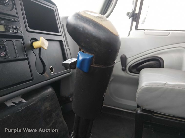 image for item EG1714 2007 International 7400 water truck