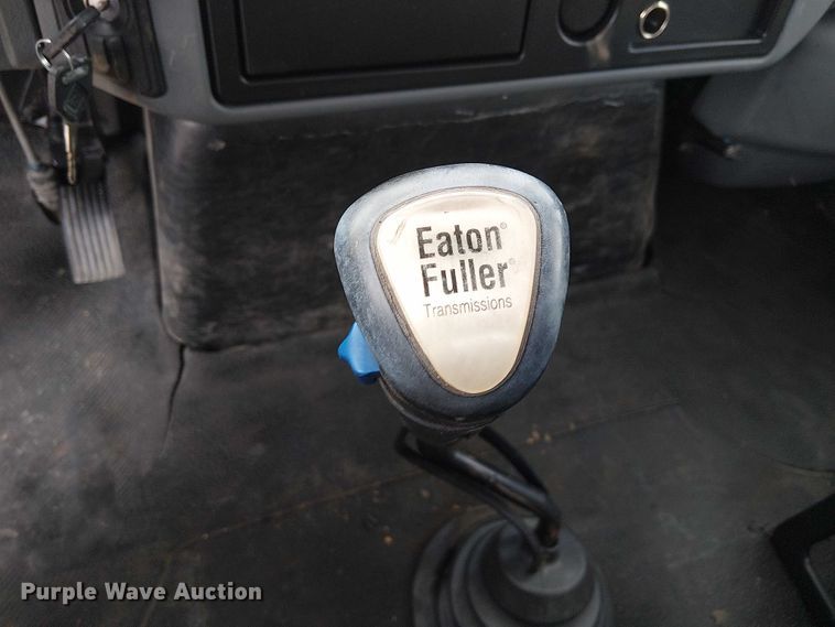 image for item EG1714 2007 International 7400 water truck