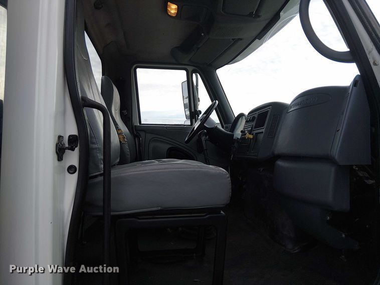 image for item EG1714 2007 International 7400 water truck