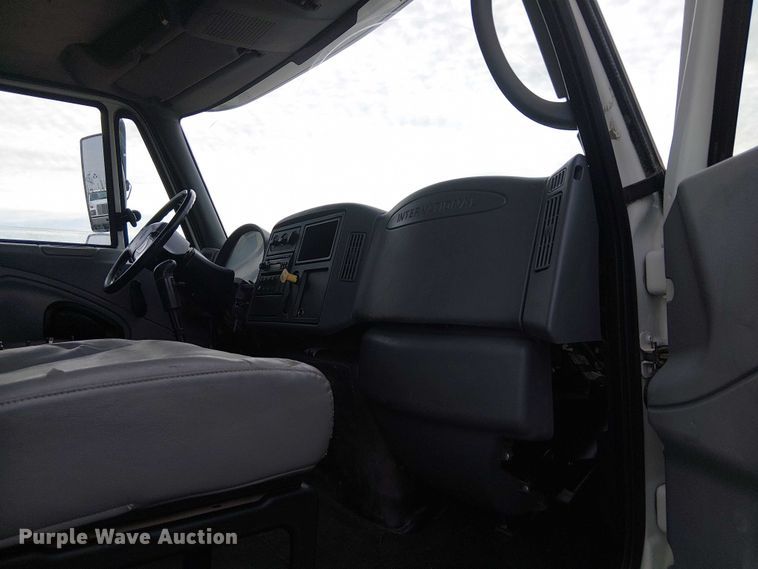 image for item EG1714 2007 International 7400 water truck