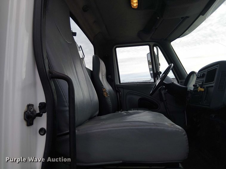 image for item EG1714 2007 International 7400 water truck