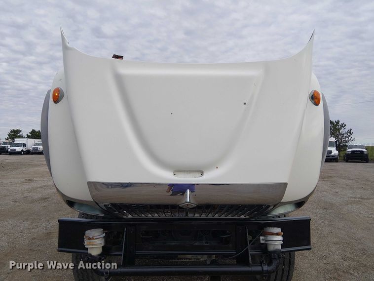 image for item EG1714 2007 International 7400 water truck