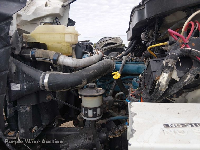 image for item EG1714 2007 International 7400 water truck