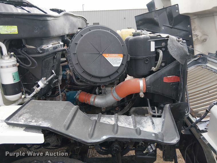 image for item EG1714 2007 International 7400 water truck