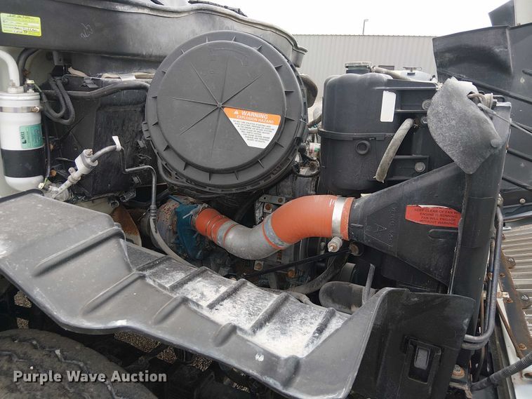 image for item EG1714 2007 International 7400 water truck