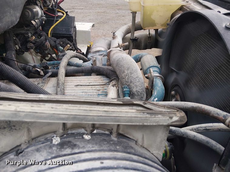 image for item EG1714 2007 International 7400 water truck