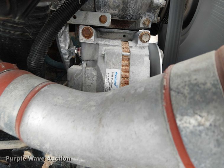 image for item EG1714 2007 International 7400 water truck