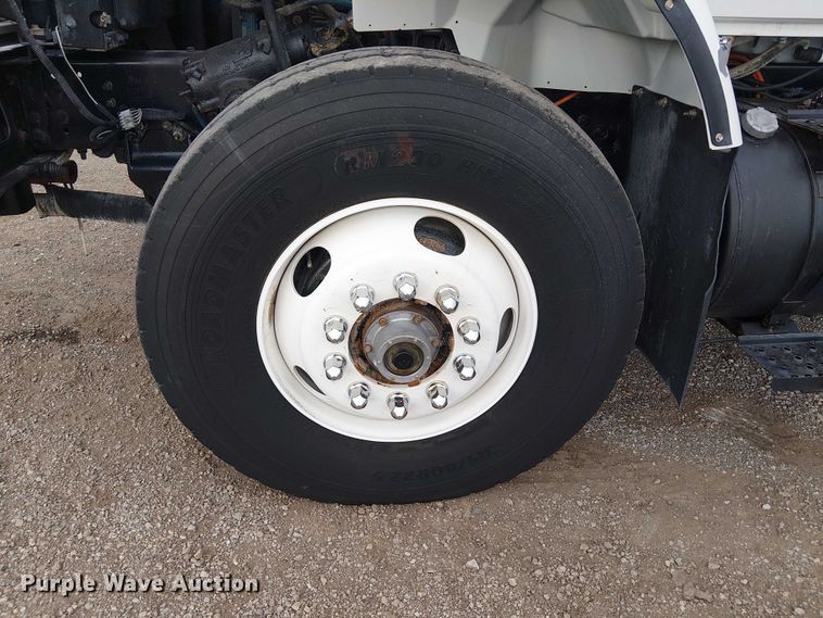 image for item EG1714 2007 International 7400 water truck