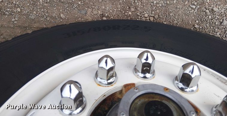 image for item EG1714 2007 International 7400 water truck