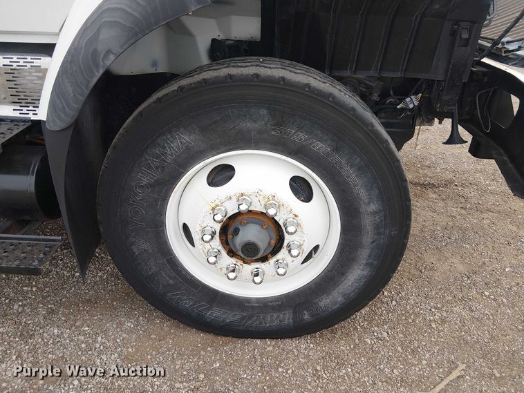 image for item EG1714 2007 International 7400 water truck